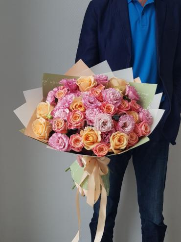Цветы с доставкой Букет из эустомы и роз