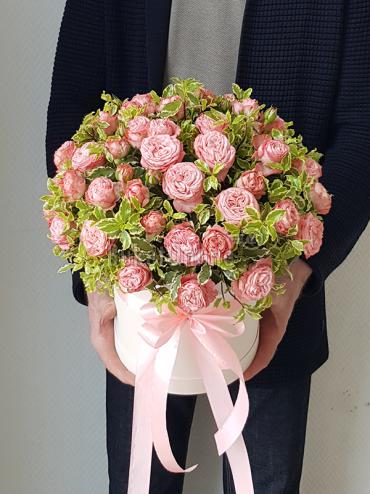 Цветы с доставкой Пионовидная роза в шляпной коробке