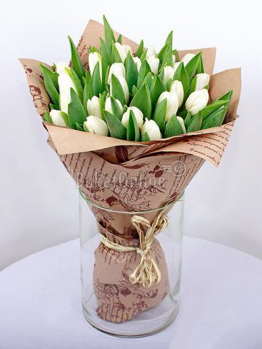 Цветы с доставкой Корпоративный букет из 25 белых тюльпанов