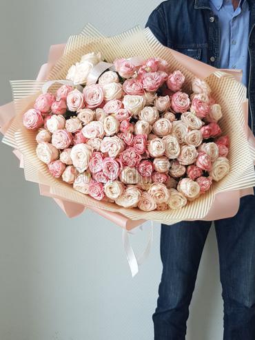 Цветы с доставкой Пионовидная кустовая роза Бомбастик