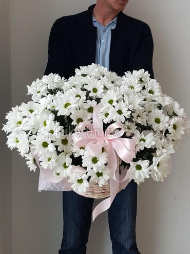 Букет цветов Корзина с кустовой хризантемой