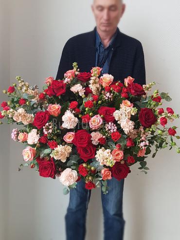 Цветы с доставкой Корзина цветов ''Red''
