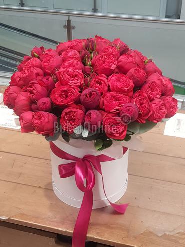 Букет цветов Ред Пиано - 59 роз в шляпной коробке
