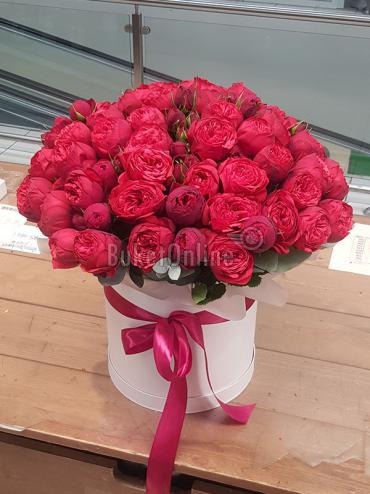 Букет цветов Ред Пиано - 59 роз в шляпной коробке