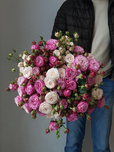 Цветы с доставкой Букет с пионовидной, кустовой розой ''Леди Бомбастик''