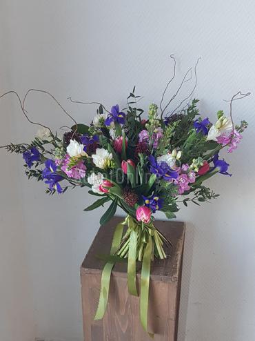 Цветы с доставкой Авторский букет с ирисами и пионовидными тюльпанами