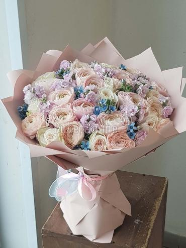 Цветы с доставкой Букет с ранункулюсами, пионовидной розой и оксипиталумом