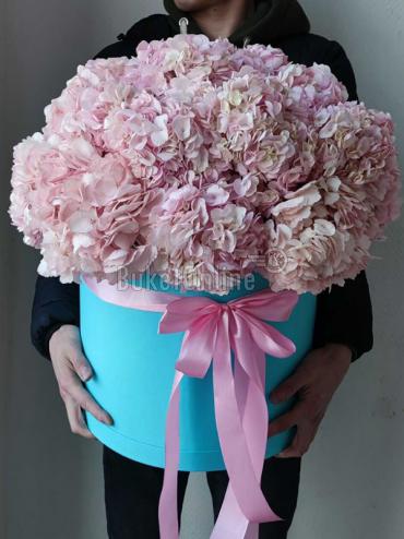 Букет цветов Шляпная коробка с 21 гортензией