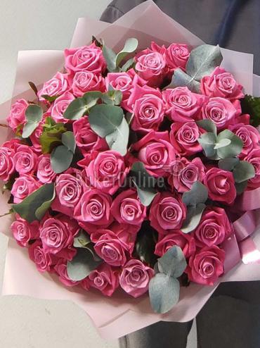 Цветы -  Розовые розы с эвкалиптом