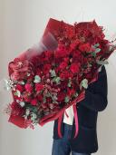 ''Big Red'' - Огромный букет цветов