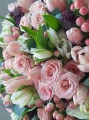 Тюльпаны кустовая роза и эвкалипт