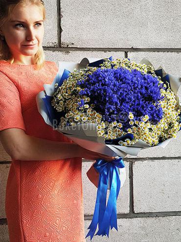 Букет цветов Васильки и ромашки