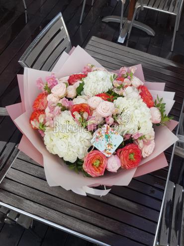 Цветы -  Букет из гортензии и роз