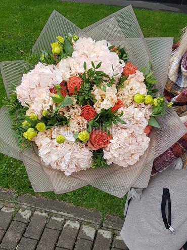 Цветы с доставкой Букет из гортензии с эустомой