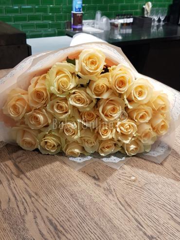 Цветы -  Букет из 25 кремовых роз 
