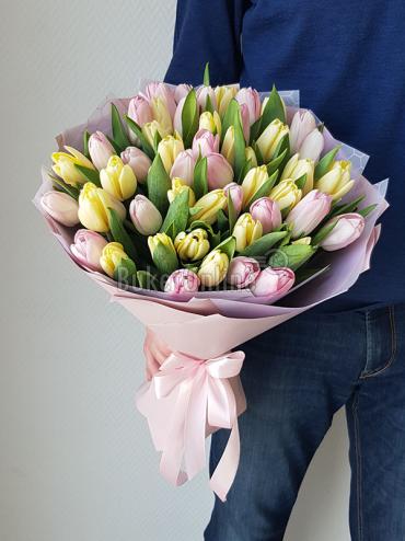 Букет цветов Яркий букет из тюльпанов
