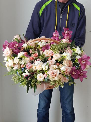 Купить с доставкой Корзина цветов ''Версаль''