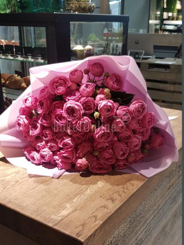 Цветы -  Букет из 21 пионовидной розы Мисти Баблс