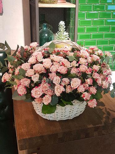 Цветы с доставкой Корзина ''Нежный каприз''