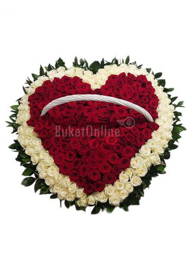 Букет цветов Сердце из роз