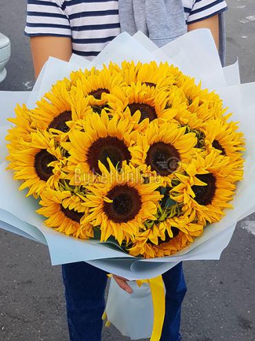 Цветы с доставкой Солнечный букет с подсолнухами