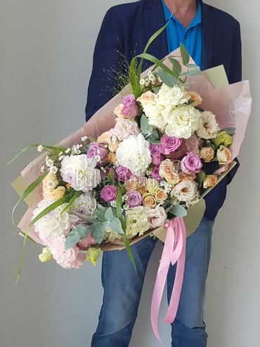 Цветы -  Большой букет с георгинами и розой