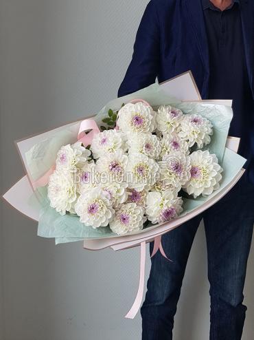 Купить с доставкой Букет георгин - 19 цветков