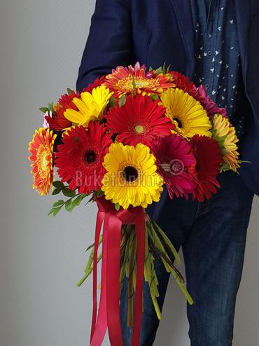 Цветы с доставкой Яркий букет гербер ''Радуга''