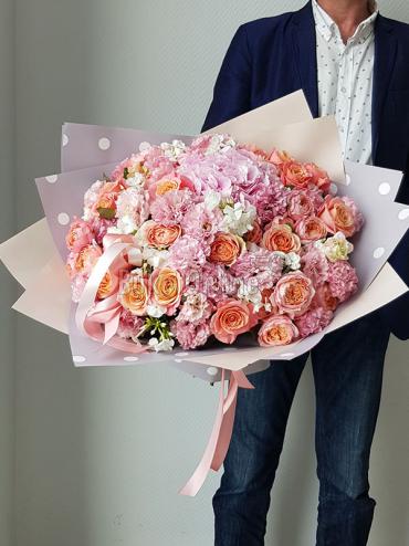 Букет цветов Букет с пионовидной розой