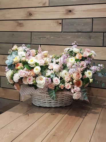 Цветы с доставкой Роскошная корзина цветов ''В самое сердце''