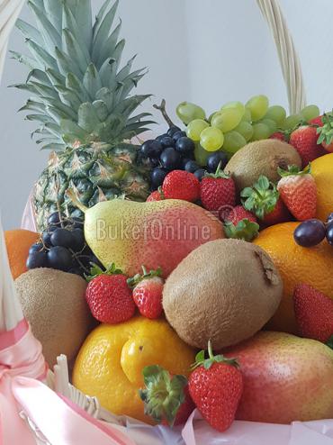Букет цветов Корзинка с фруктами