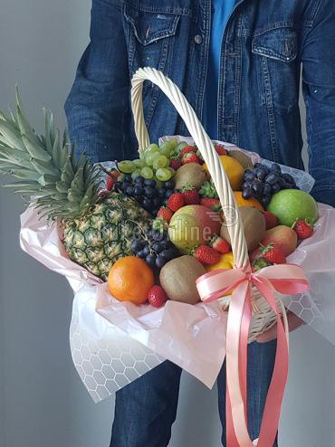 Букет цветов Корзинка с фруктами