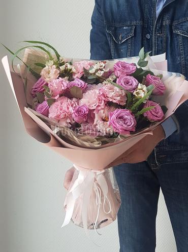 Цветы -  Бюджетный букет с розой, эустомой и шамелациумом
