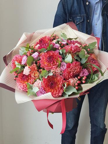 Цветы -  Букет с георгинами и розами