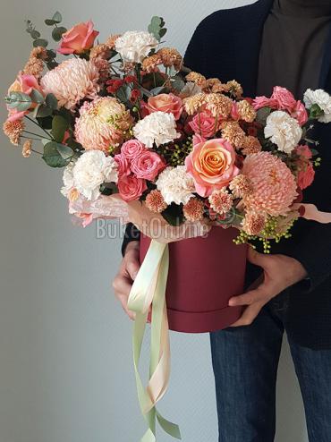 Букет цветов Шляпная коробка с хризантемами