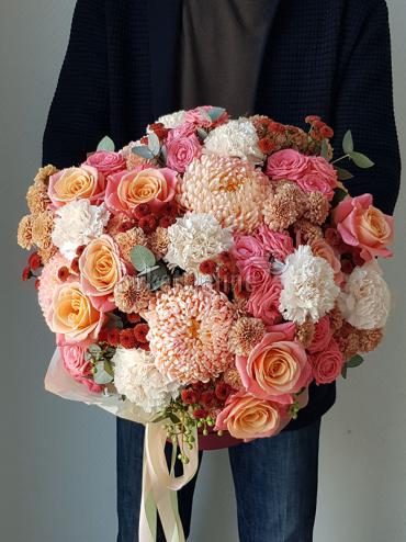 Цветы -  Шляпная коробка с садовыми хризантемами