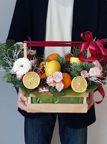 Цветы с доставкой Композиция с фруктами ''Цитрусовый аромат''