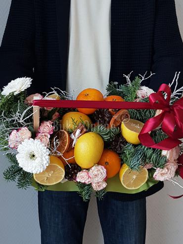 Букет цветов Композиция с фруктами ''Цитрусовый аромат''