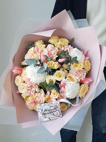 Цветы -  Букет с хризантемой и кустовой розой