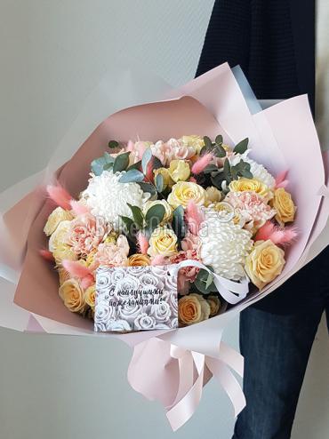 Букет цветов Букет с хризантемой и кустовой розой