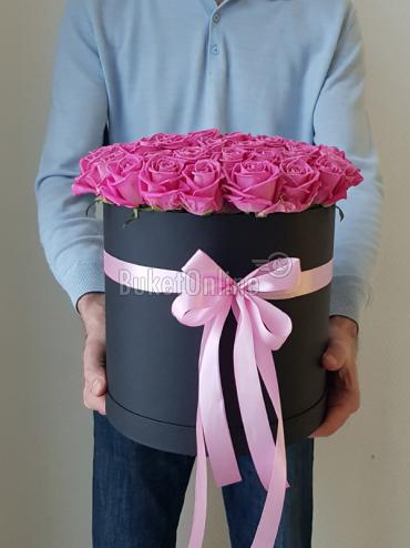 Доставка курьером Шляпная коробка с розовыми розами