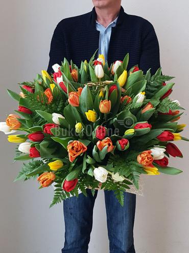 Цветы с доставкой Корзина с 101 тюльпаном