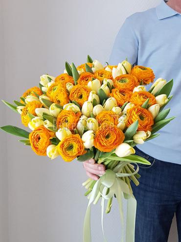 Цветы -  Букет с тюльпанами и ранункулюсами - большой