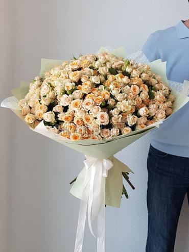 Цветы с доставкой 51 кустовая роза 60 см