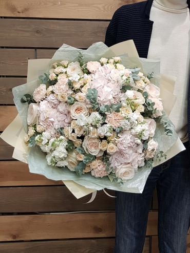 Букет цветов Шикарный букет с пионовидной розой