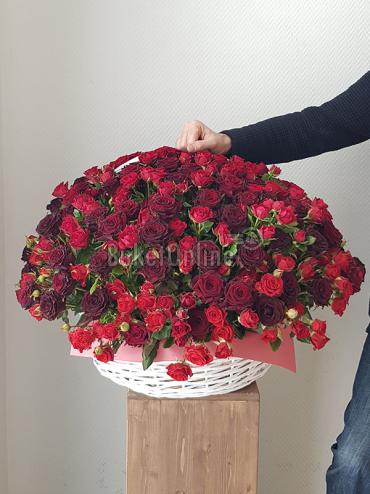 Цветы с доставкой 201 роза в корзине