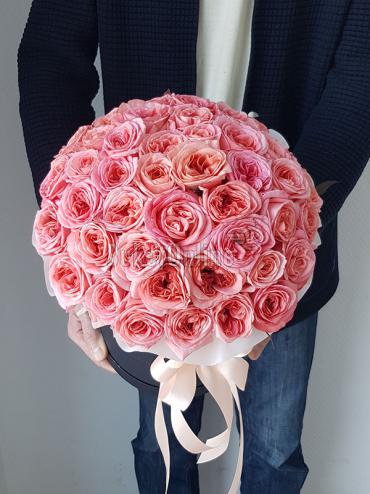 Букет цветов Шляпная коробка с пионовидной розой Лондон Ай