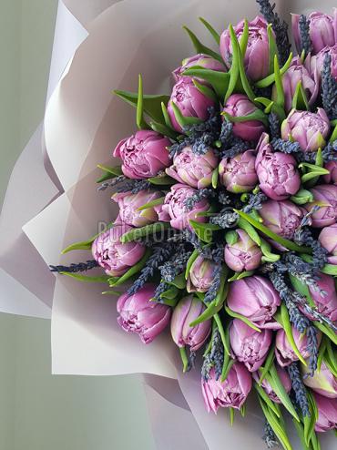 Цветы с доставкой 51 тюльпан с лавандой