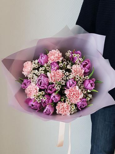 Букет цветов Пионовидный тюльпан шамилациум и диантус
