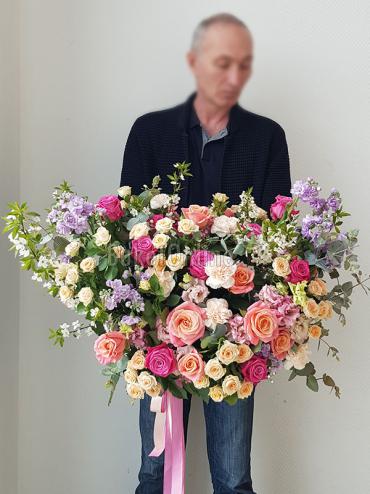 Цветы с доставкой Букет из кустовой розы и маттиолы
